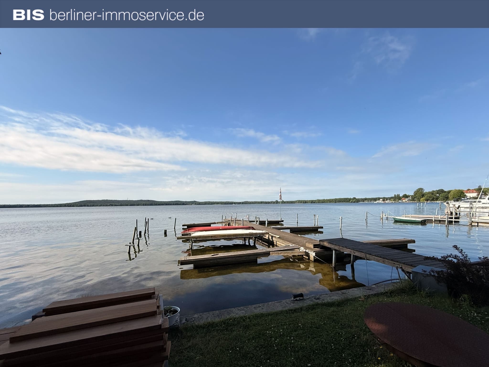 Wo Berlin aufs Wasser trifft – "Neubau"-Penthouse am Müggelsee mit einem Bootsplatz