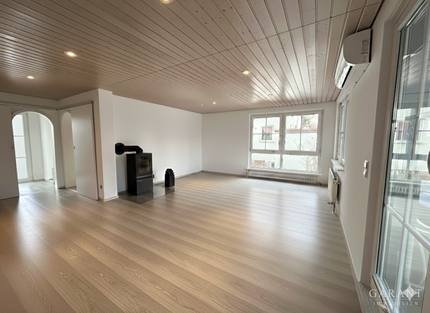 Tolle 2 Zimmer-Single-Wohnung mit Balkon und Garage!