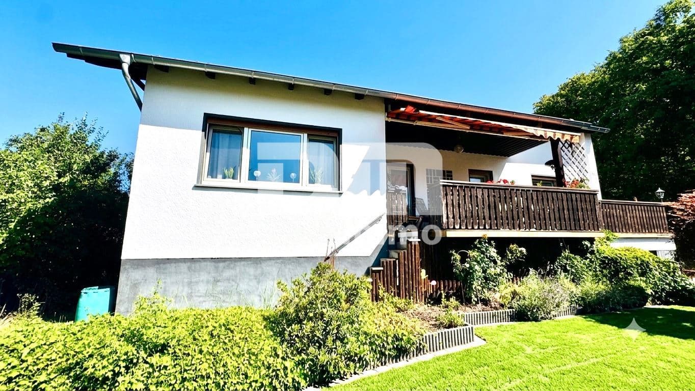 Altengerechtes kompaktes Wohnhaus mit Terrasse / Garage und großem Garten für Naturliebhaber