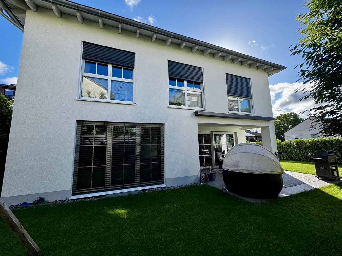 Familienidylle auf höchstem Niveau - Luxusvilla mit Premium-Ausstattung in Hofheim