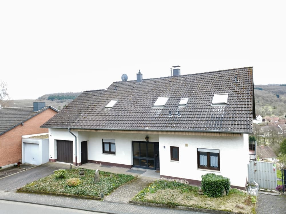 Sie suchen Ruhe und Natur - hier haben Sie beides! Wohnung mit Weitblick ins Lautertal sofort frei.