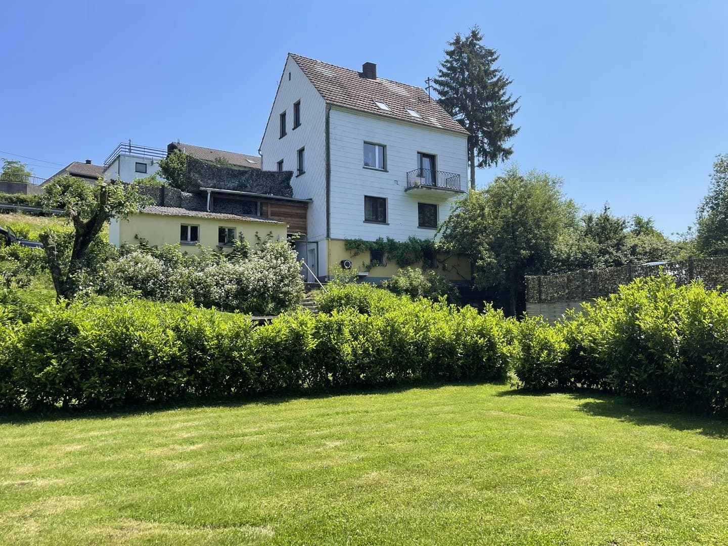 Haus für Naturliebhaber direkt am Fluss in Gerolstein - 7200qm Grundstück - 3 Wohnungen
