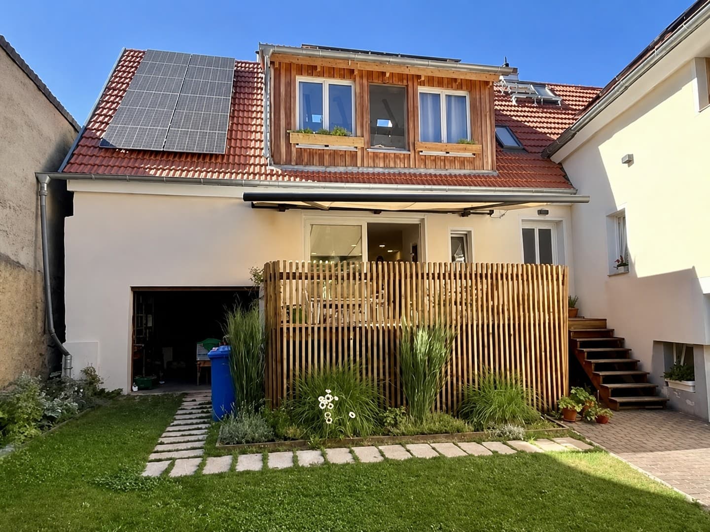 Einfamilienhaus - kernsaniert mit Innenhof und Garten, Scheune, PV