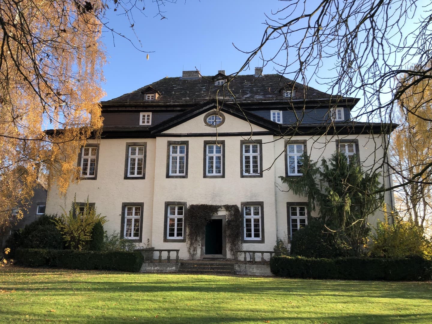 Barockschloss Natzungen (1728) – Historisches Herrenhaus auf 5.000 m² Parkgrundstück