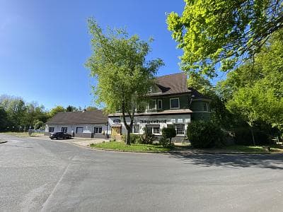 GASTRONOMIE IN ALLEINLAGE MIT BETREIBERWOHNUNG
