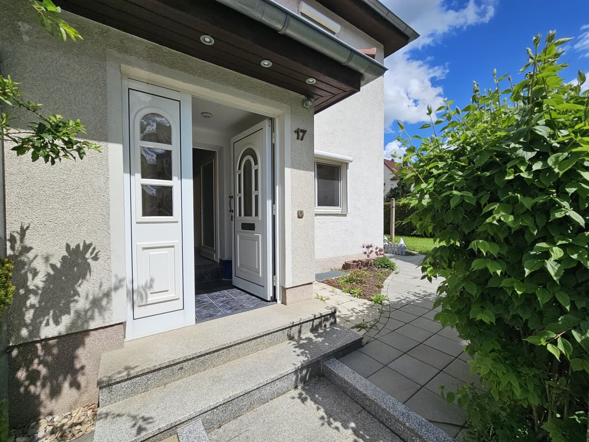 "Schollehaus" gesucht?
Reihenendhaus mit kleinem Garten und Garage