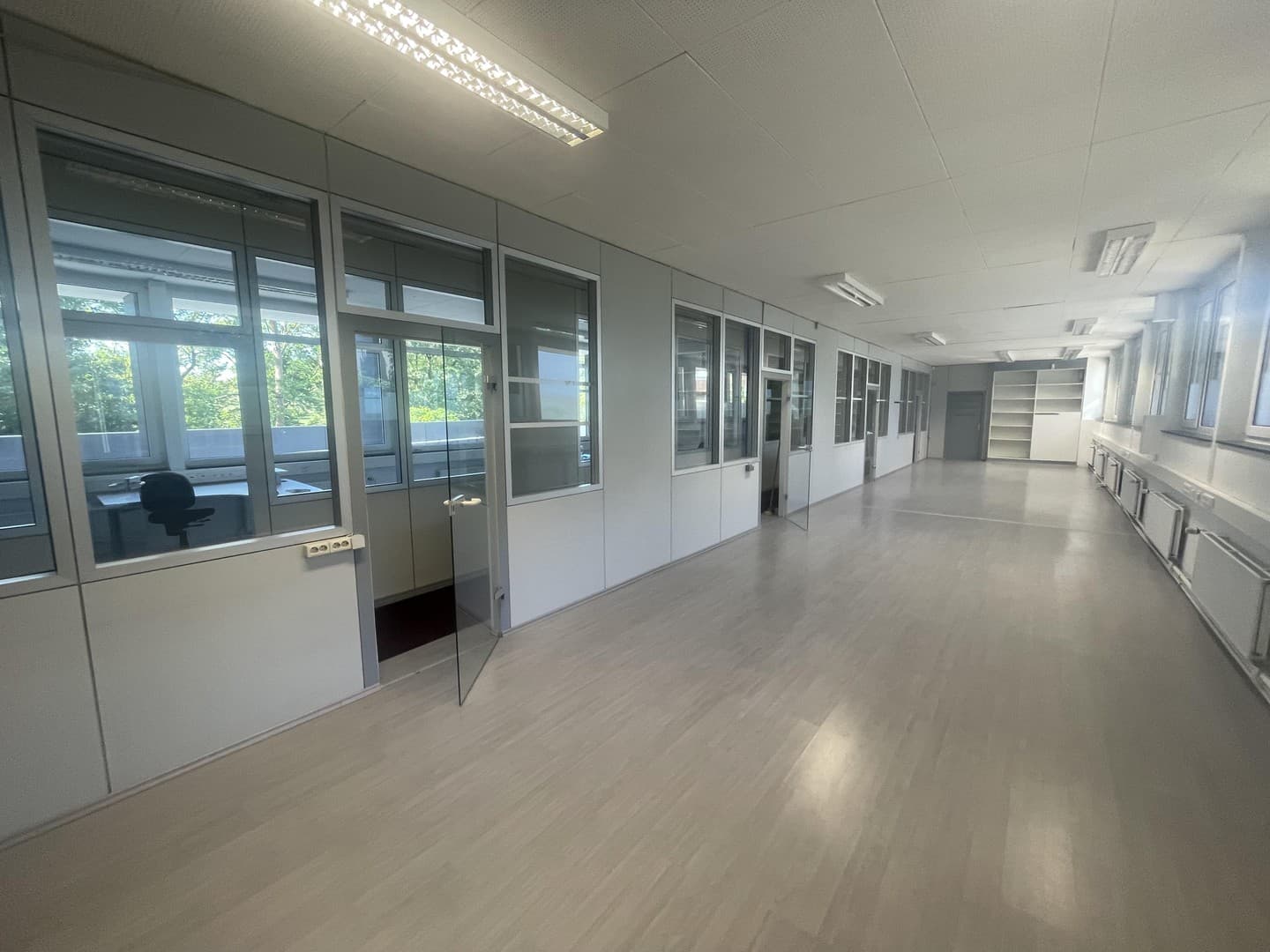 Attraktive Gewerberäume in ruhiger Waldrandlage