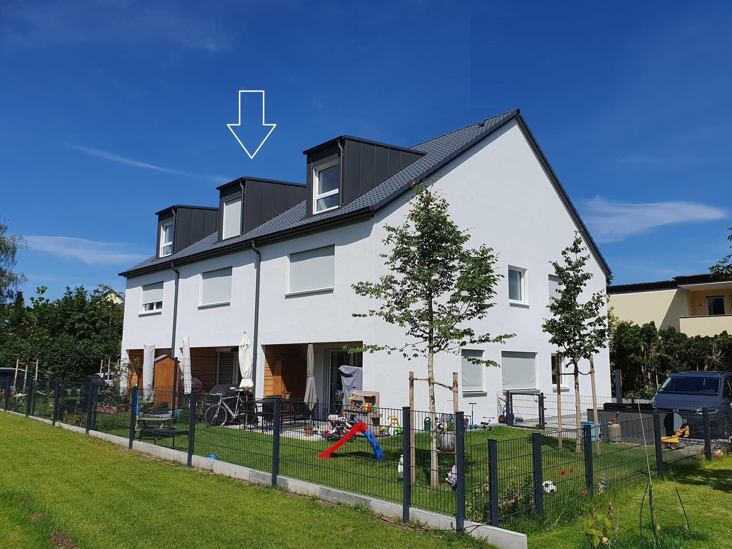 Energiesparend und gesund Wohnen: Neues Holzmassiv-Reihenhaus mit 6 Zimmern in Obermenzing