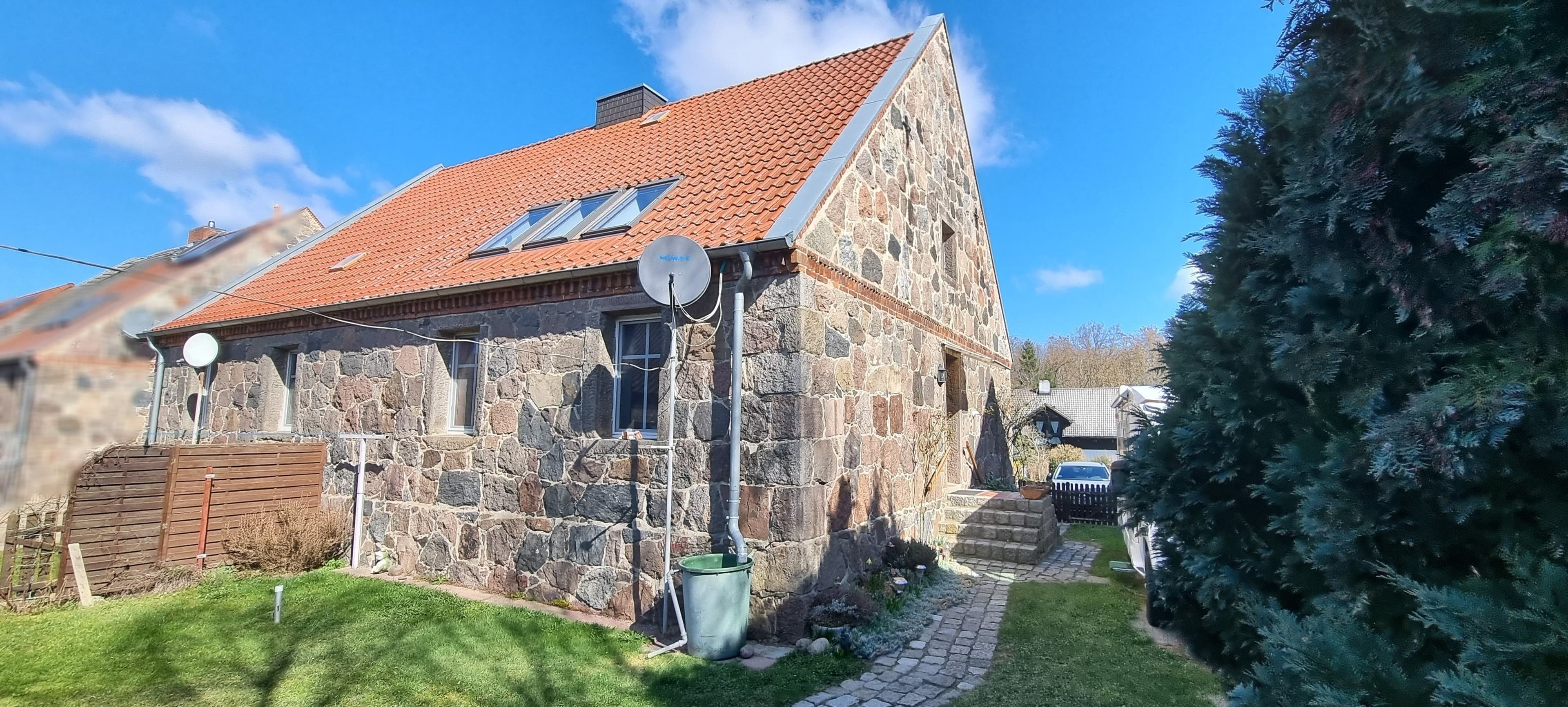 Haus mit Charme - Echtes Feldsteinhaus in 17309 Bröllin