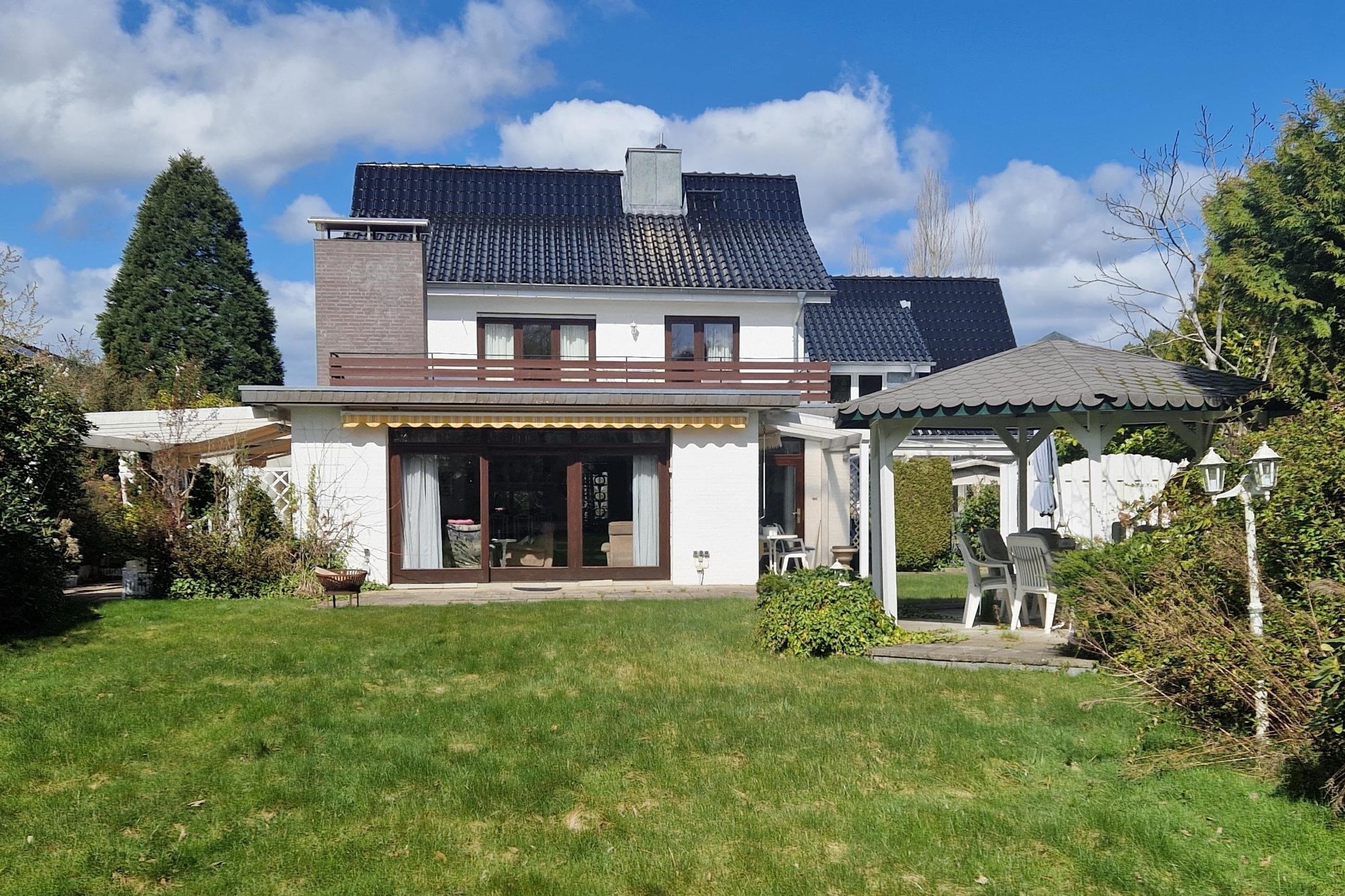 Verbundenes Zweifamilienhaus