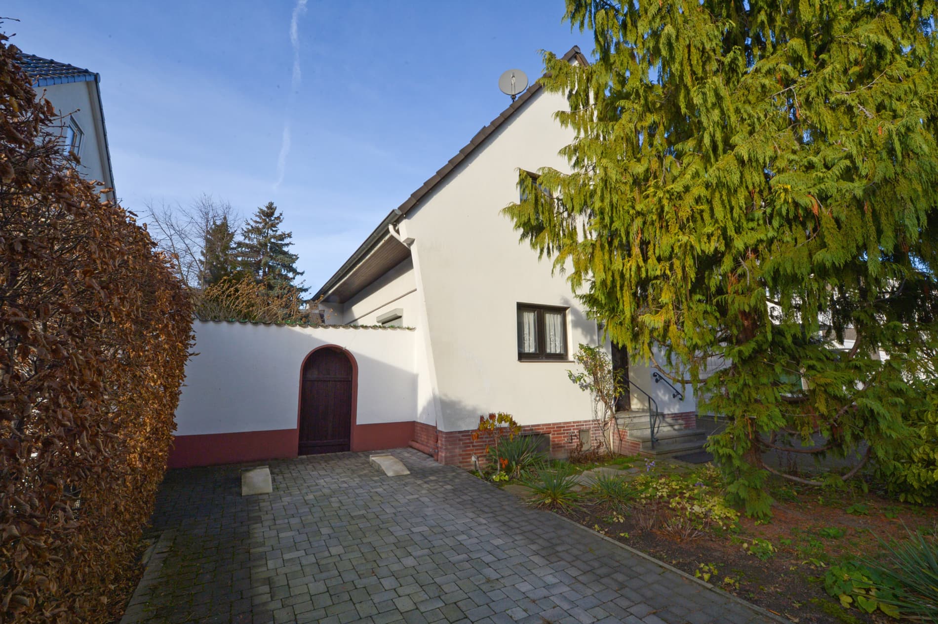Freistehendes Einfamilienhaus mit großem Garten