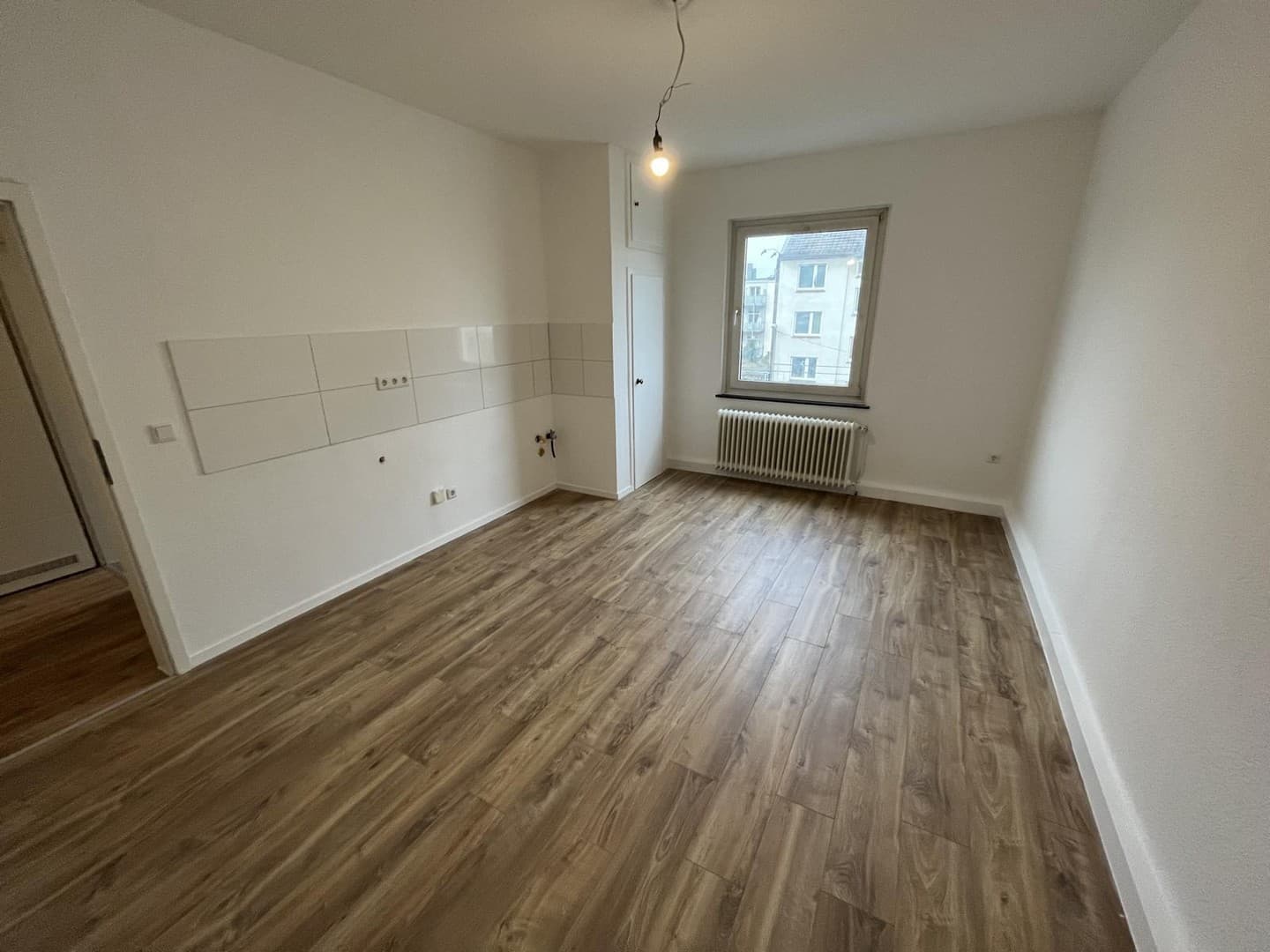 renovierte 3-Zimmer-Wohnung mit Balkon und bester Verkehrsanbindung