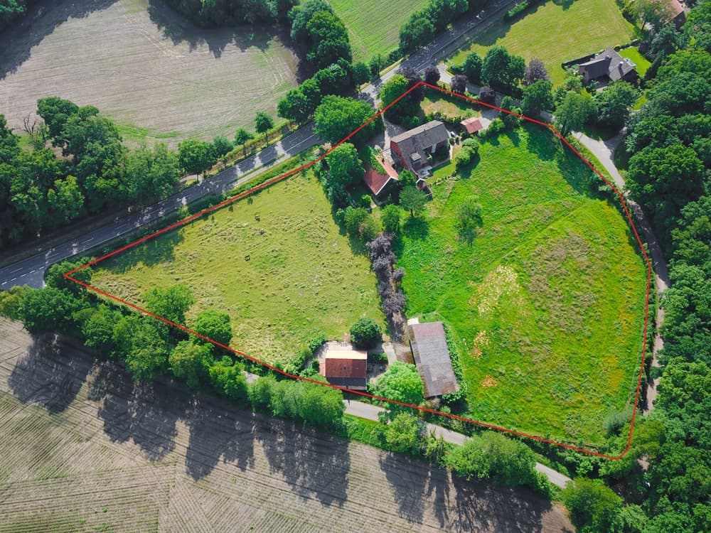 Resthof in Nordhorn-Bimolten – 2 Wohneinheiten, Stallungen, 1,75 ha