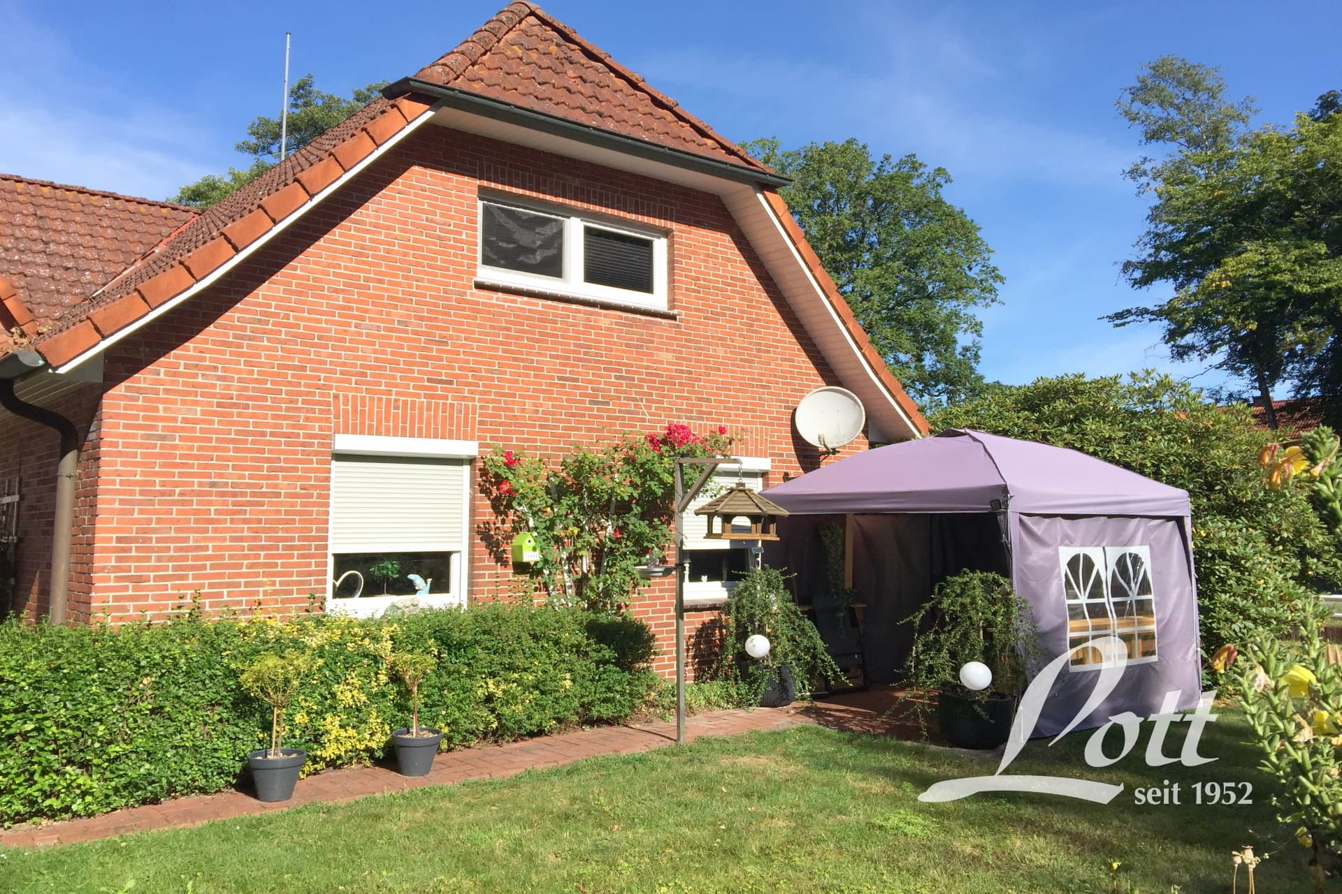 **Gemütliche Haushälfte mit Carport - in Ortsrandlage von Godensholt**