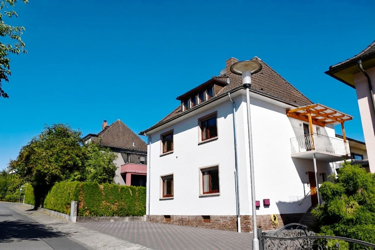 Stilvolles Zweifamilienhaus in Ober-Ramstadt in tipp-topp Zustand