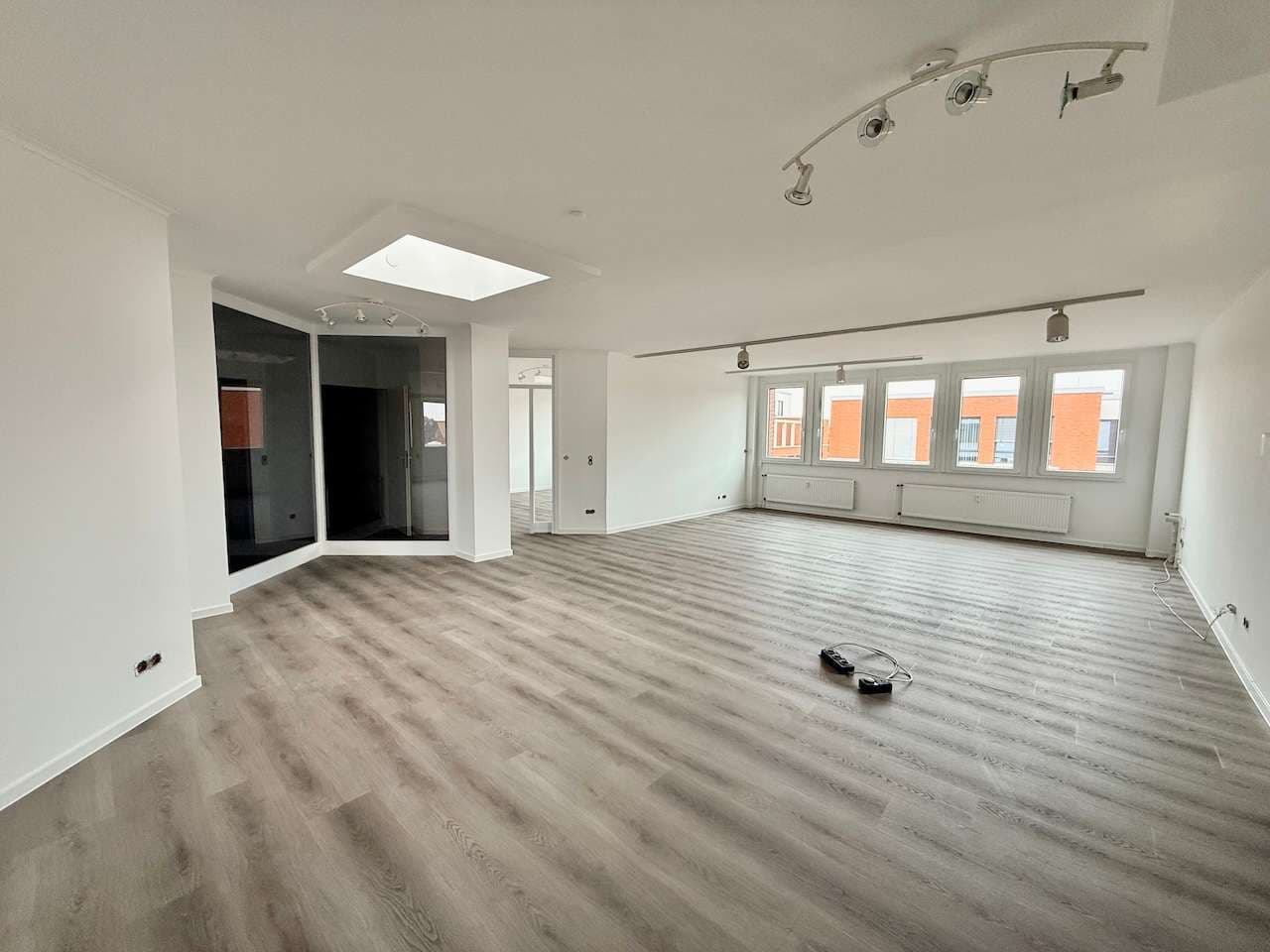 Frisch renoviert - Penthouse-Gewerbefläche im Herzen der Kernstadt – ideal für Büro oder Praxis