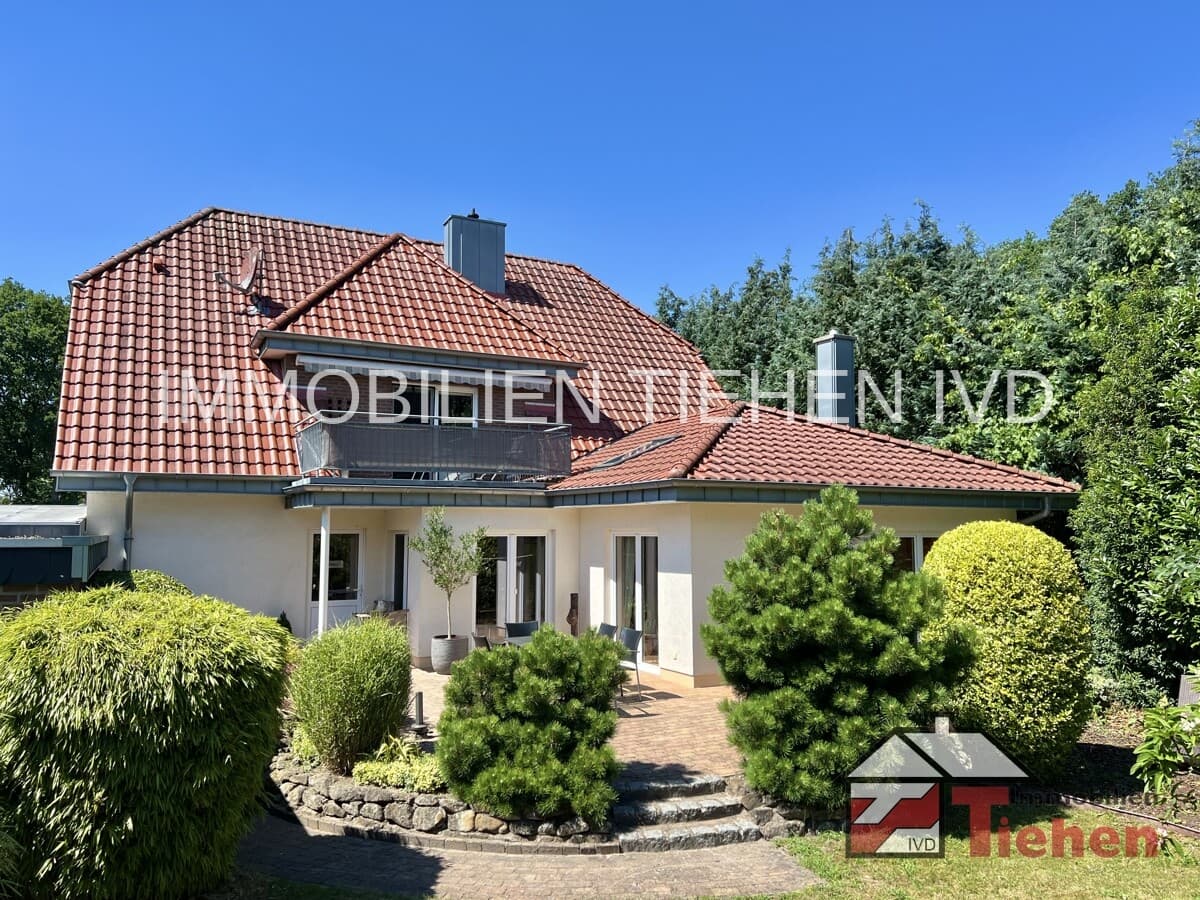 PLATZ FÜR 2 FAMILIEN!
Voll renoviert mit Doppelgarage und Doppelcarport - PROVISIONSFREI!