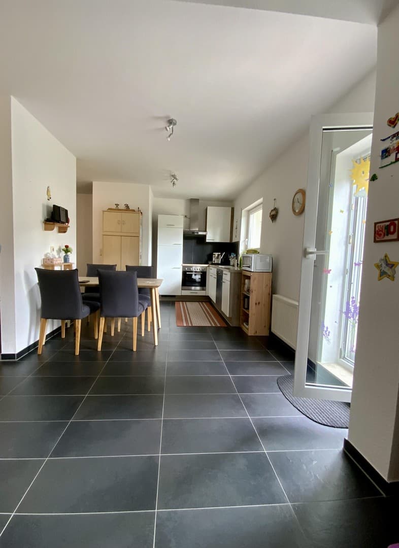 Moderne 2-Zimmer-Eigentumswohnung in gepflegtem 6-Parteien-Haus inkl. Stellplatz