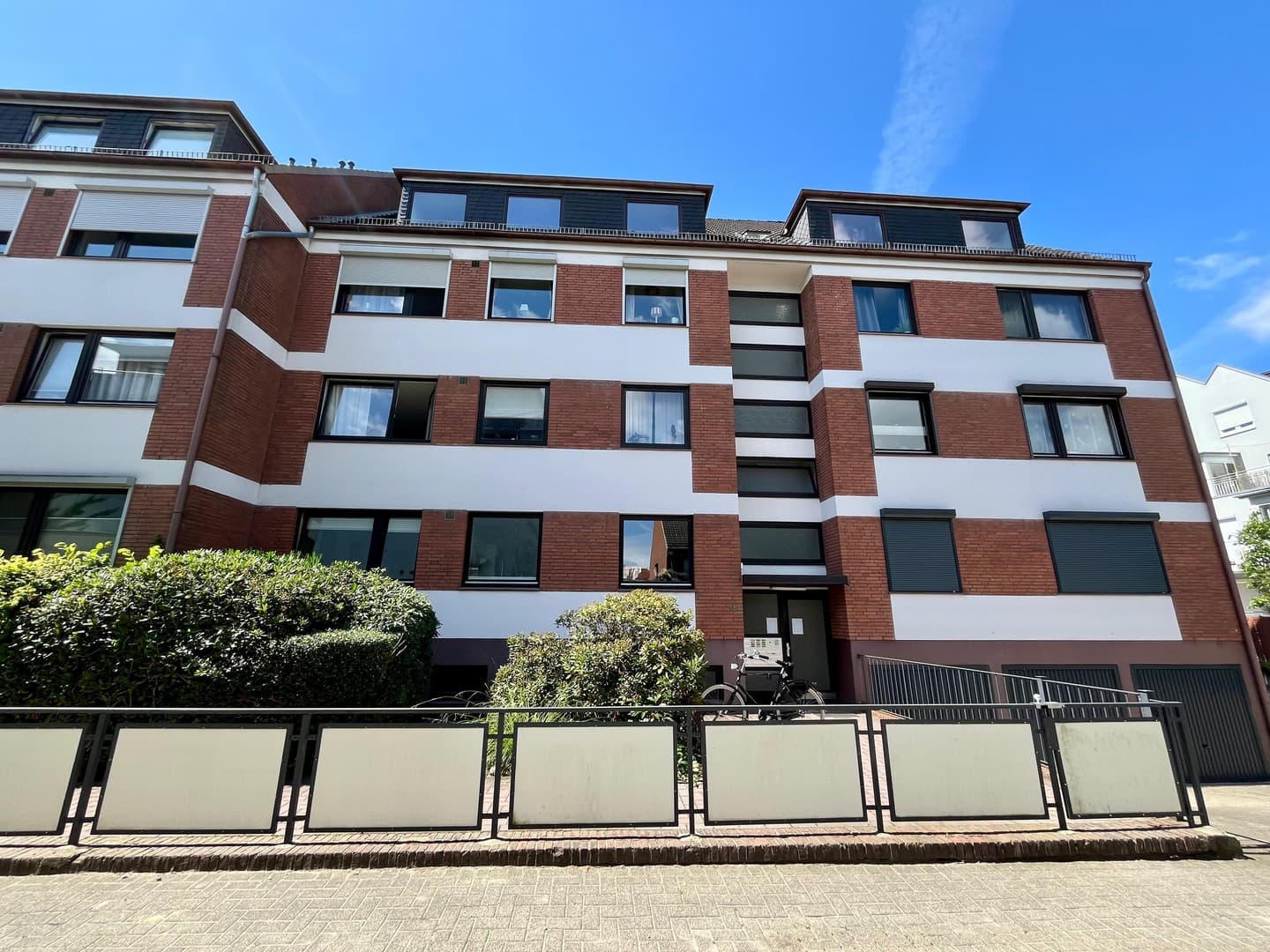 Provisionsfrei: 4-Zimmer-Dachgeschosswohnung mit Südbalkon & Garagenstellplatz in Schwachhausen