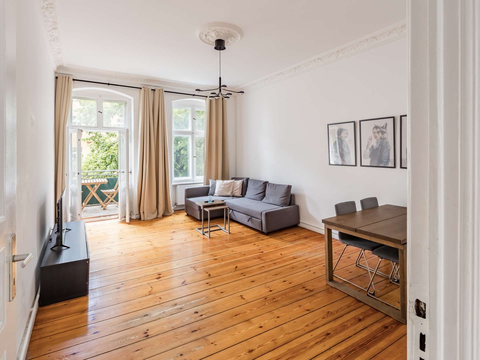 2-Zimmer-Eigentumswohnung mit hochwertigen Altbaudetails und Balkon
