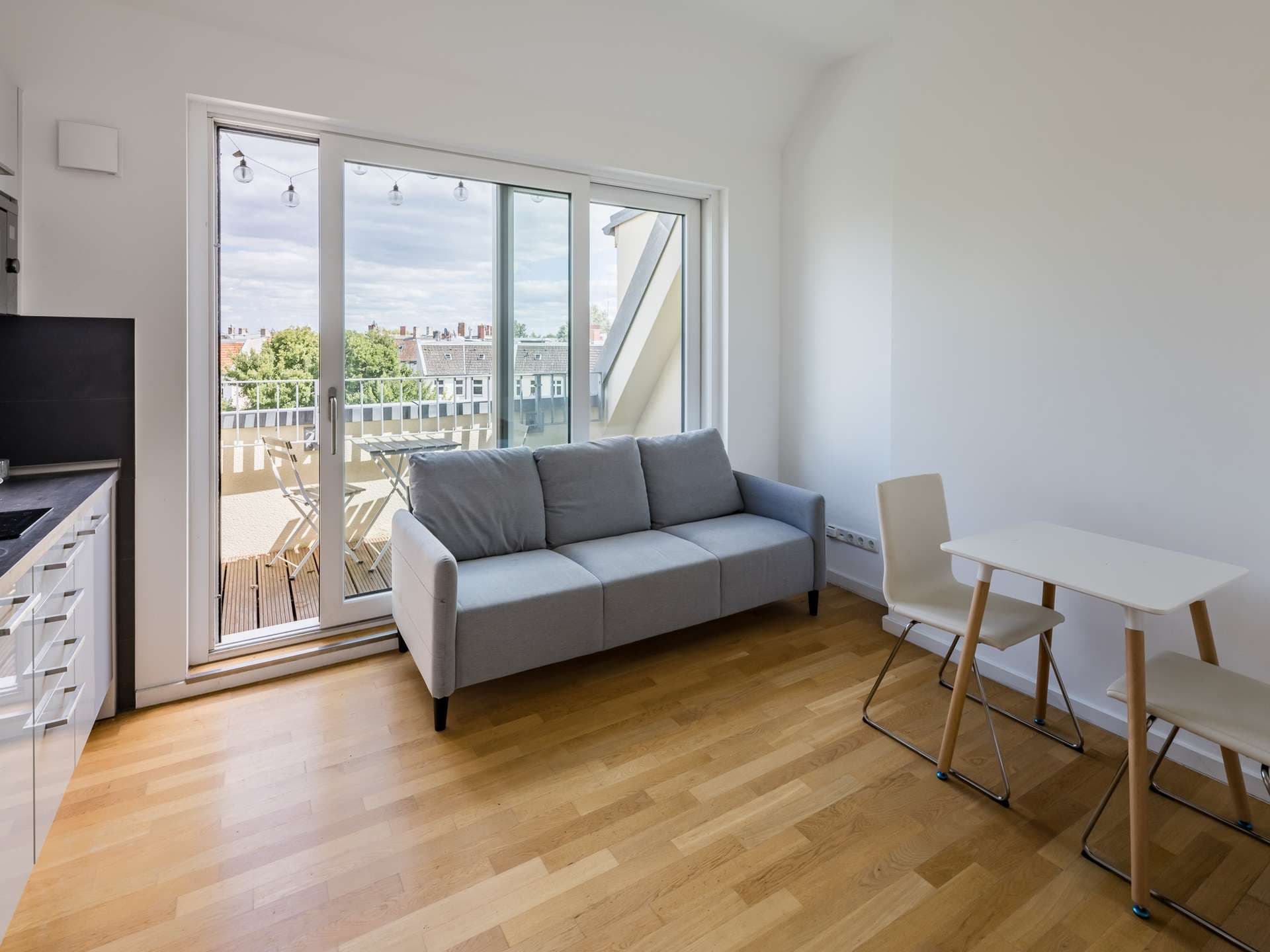Neubau-Dachgeschoss mit zwei Terrassen im Reuterkiez