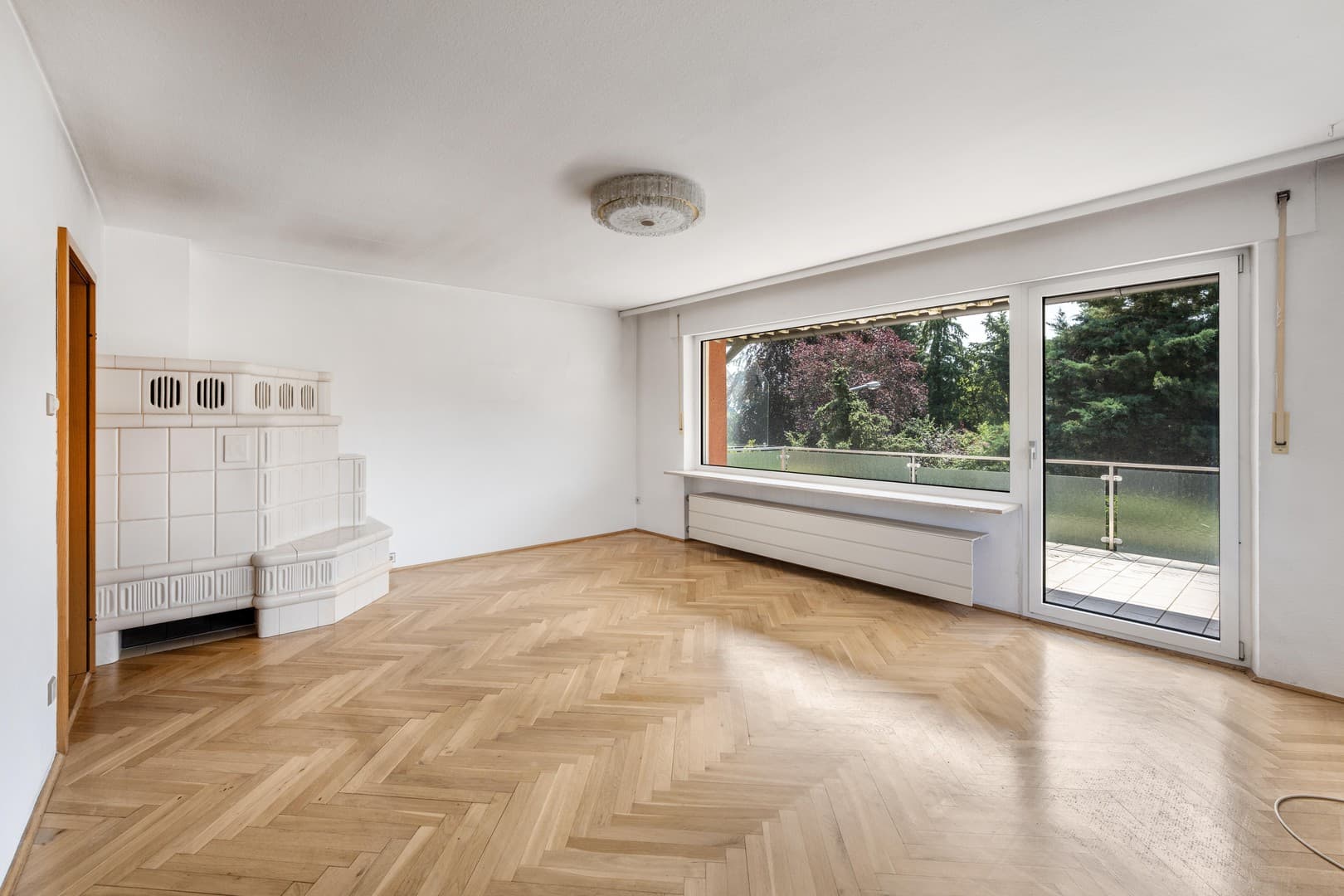 Stilvolle 3-Zimmer-Wohnung mit Fischgrätparkett, XL-Balkon & Kachelofen +++ provisionsfrei +++