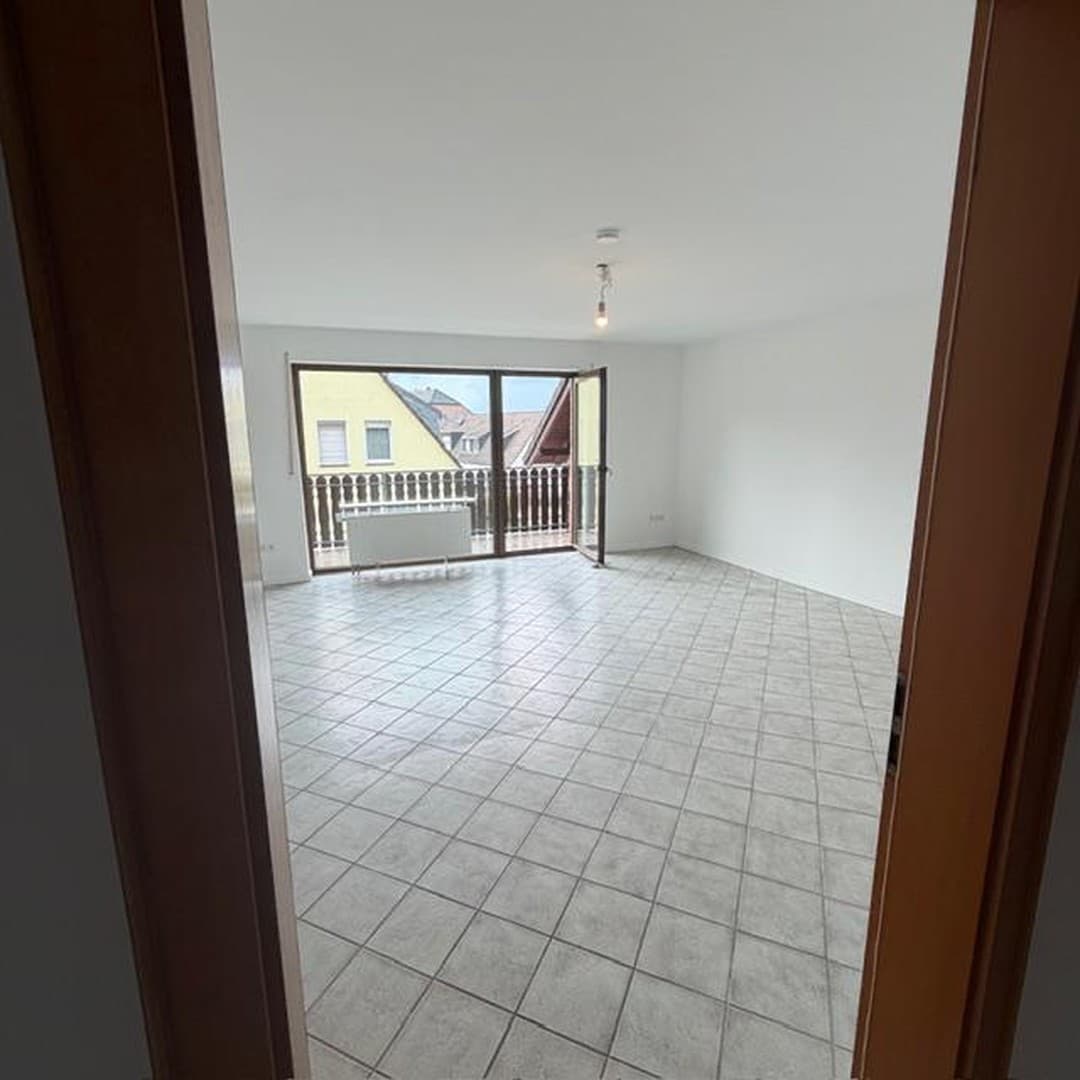 Erstbezug nach umfassender Sanierung: Wohnung in bester Lage! mit Balkon in der erste Etage