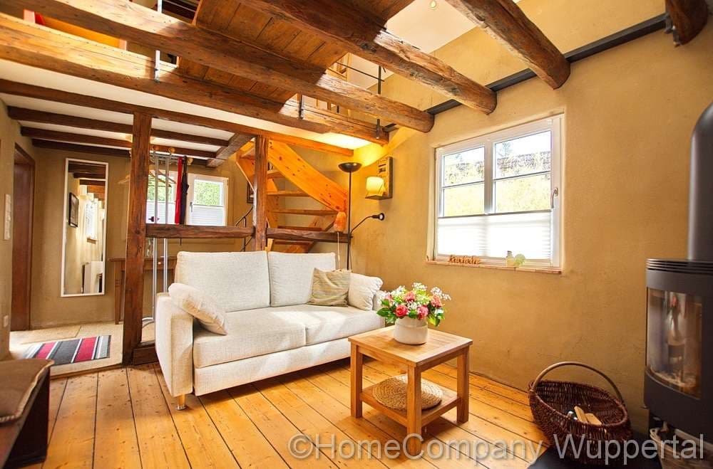 Wohnen in einem Bergischen Häuschen! Hochwertig renoviertes Fachwerk-Tiny-Haus in Cronenberg