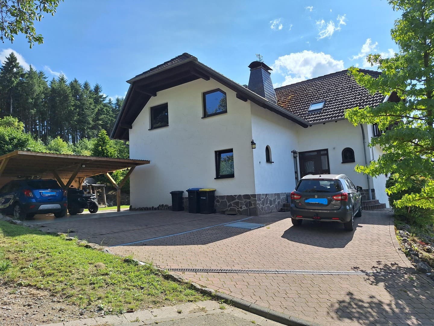 Großzügiges Wohnen im gepflegten Landhaus (nähe Golfplatz/Waldrand) PROVISIONSFREI