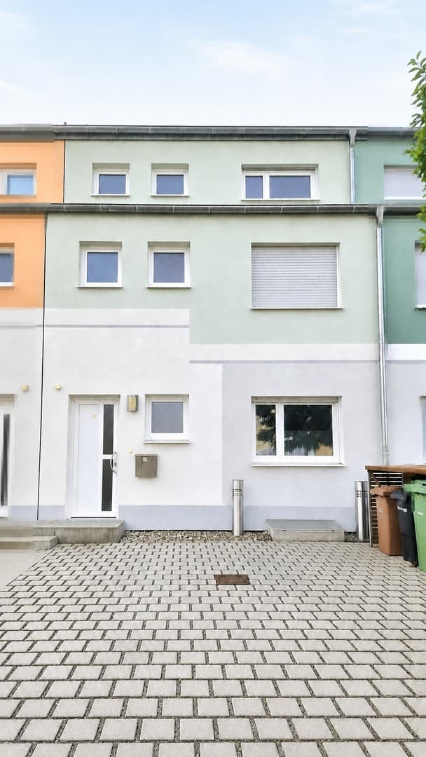 Provisionsfrei: Modernes RMH (Bj. 2019) mit 163 m², Garten, Studio & Dachterrasse