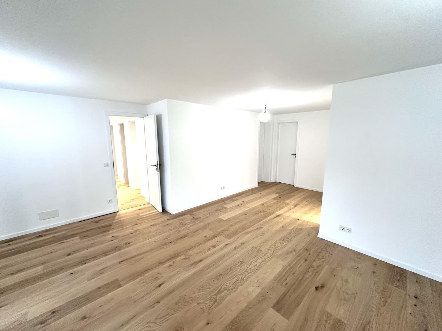 Exklusiv: Komplett neu renovierte 5,5–6‑Zimmer‑Wohnung in Top‑Lage Esslingen‑Sulzgries