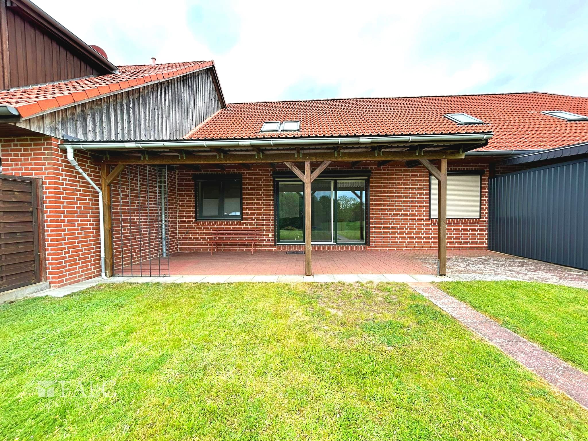 *** Ruhig & naturnah – schönes Reihenmittelhaus mit Terrasse und gepflegtem Garten ***
