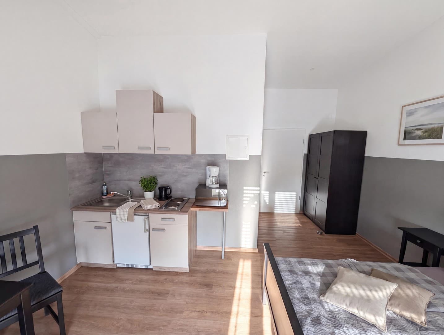 Möbliertes 1-Zimmer-Apartment, All-Inclusive – Wohnen auf Zeit / Furnished Studio, All-Inclusive