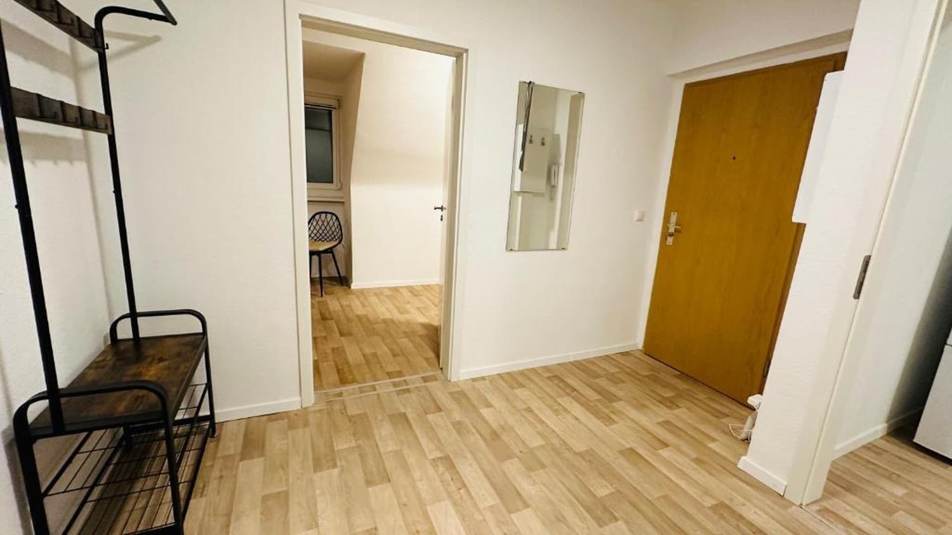 Helle 2-Zi.-Dachgeschosswohnung mit Einbauküche