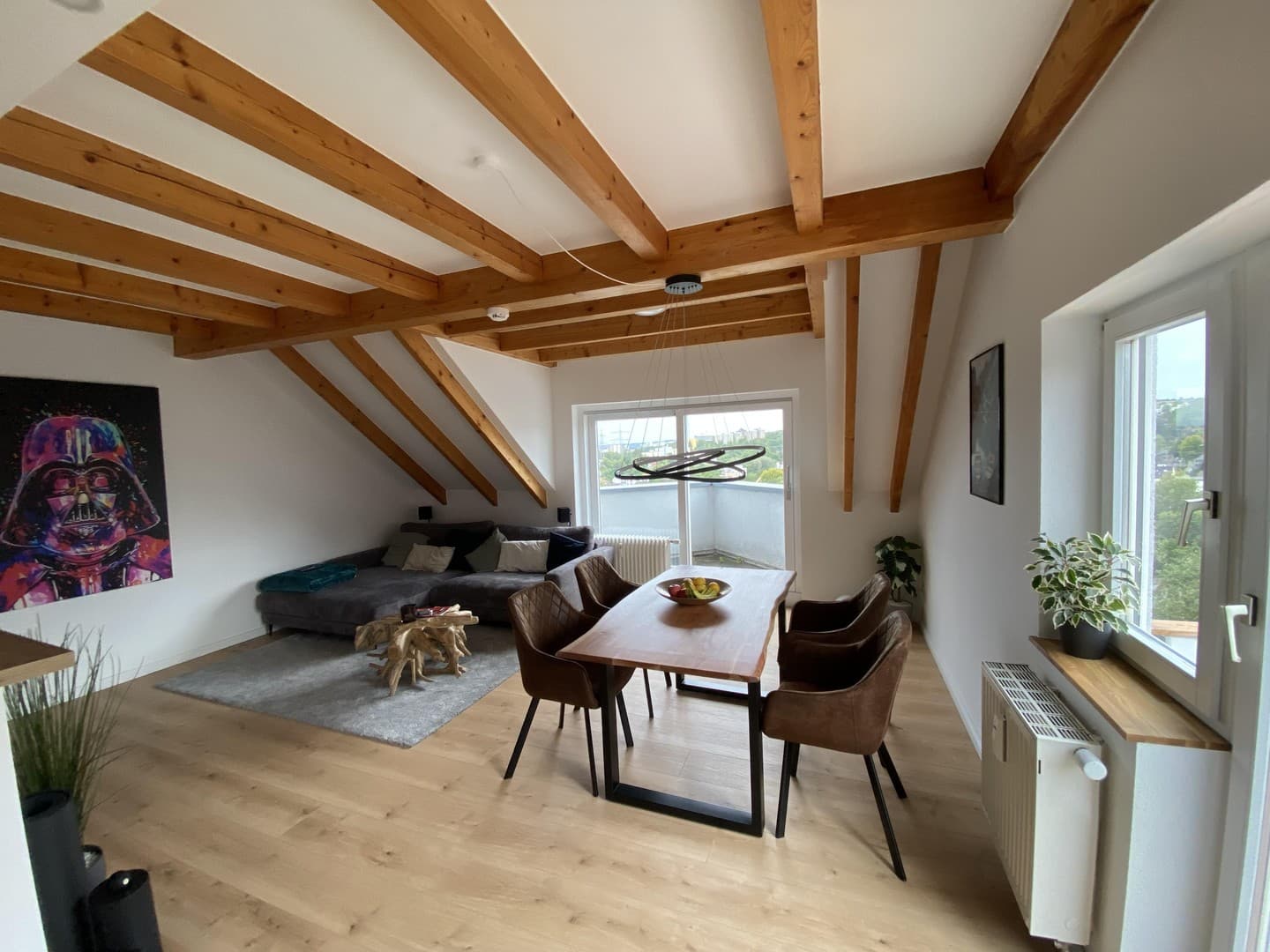 Moderne 3-Zimmer-Maisonette mit 3 Balkonen, Garage & Panoramablick über Würzburg