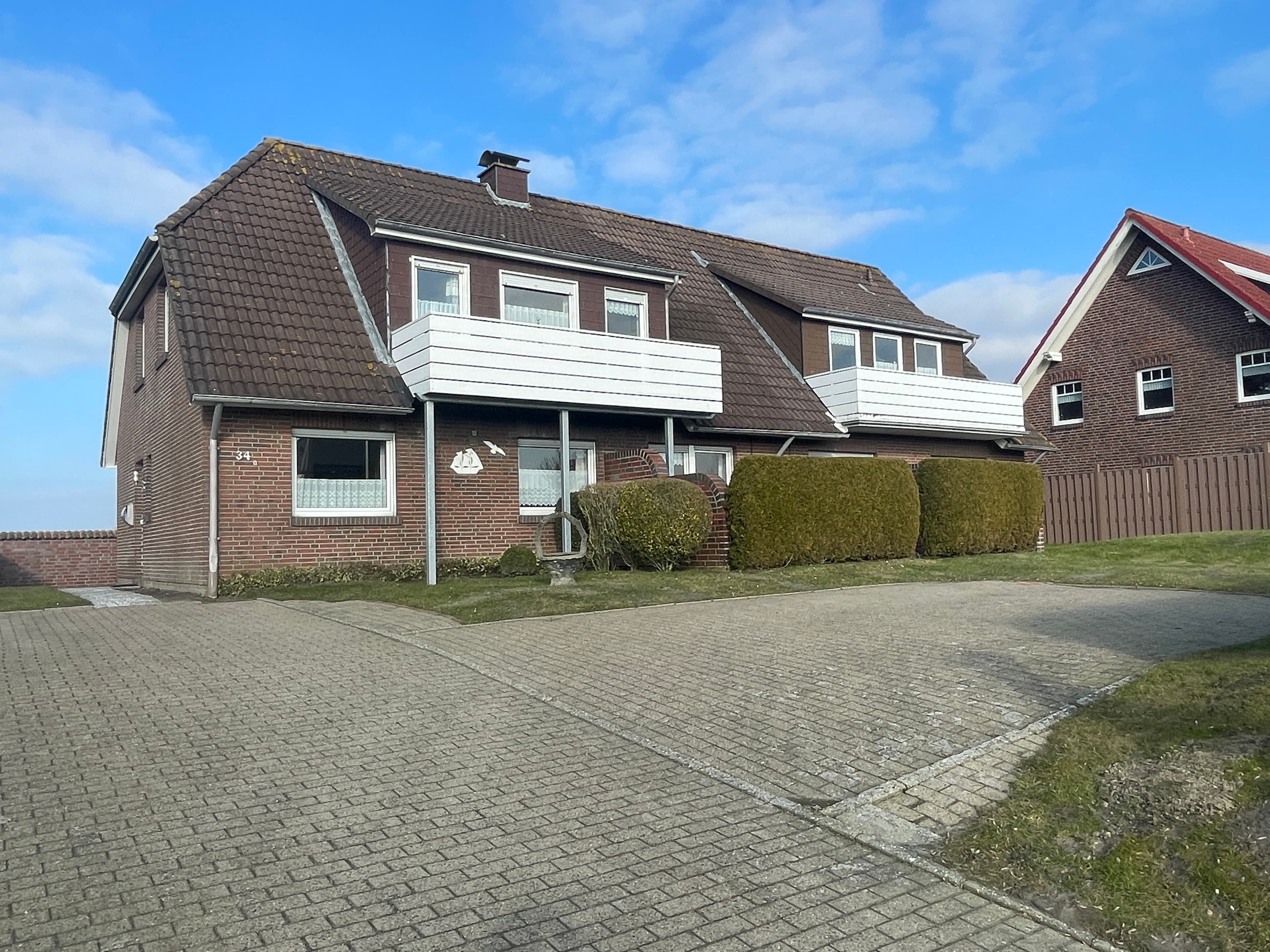 Carolinensiel: Preis auf Anfrage - Angebote erwünscht! Attraktives Vier-Parteien-Ferienhaus!