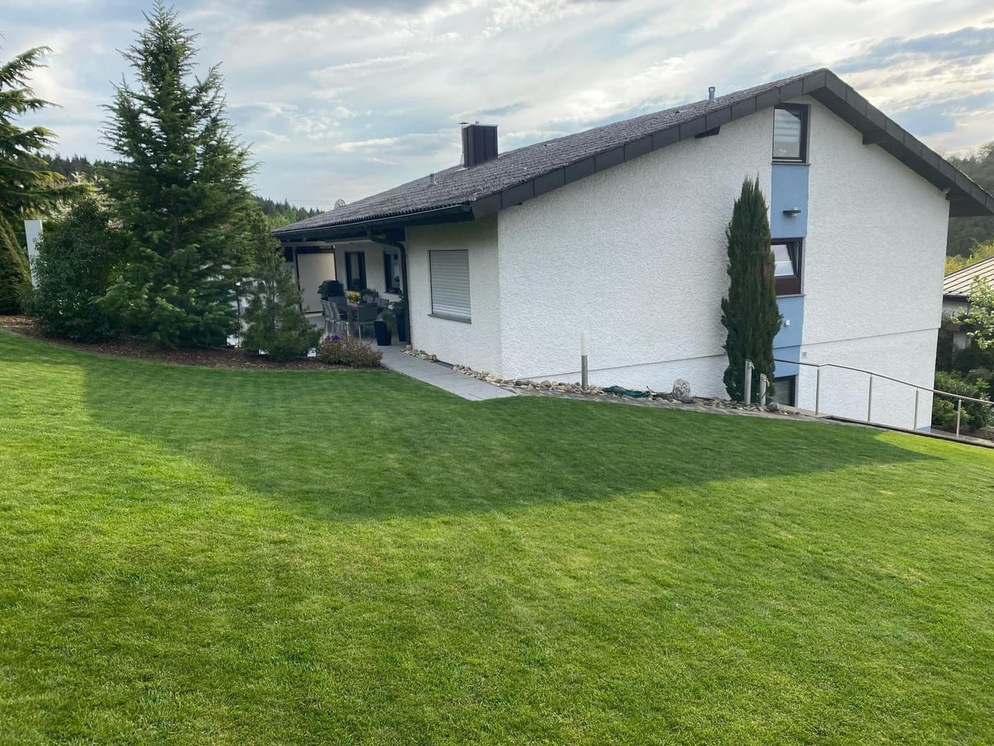 Teilsaniertes Einfamilienhaus mit Garten und neuer Heizung