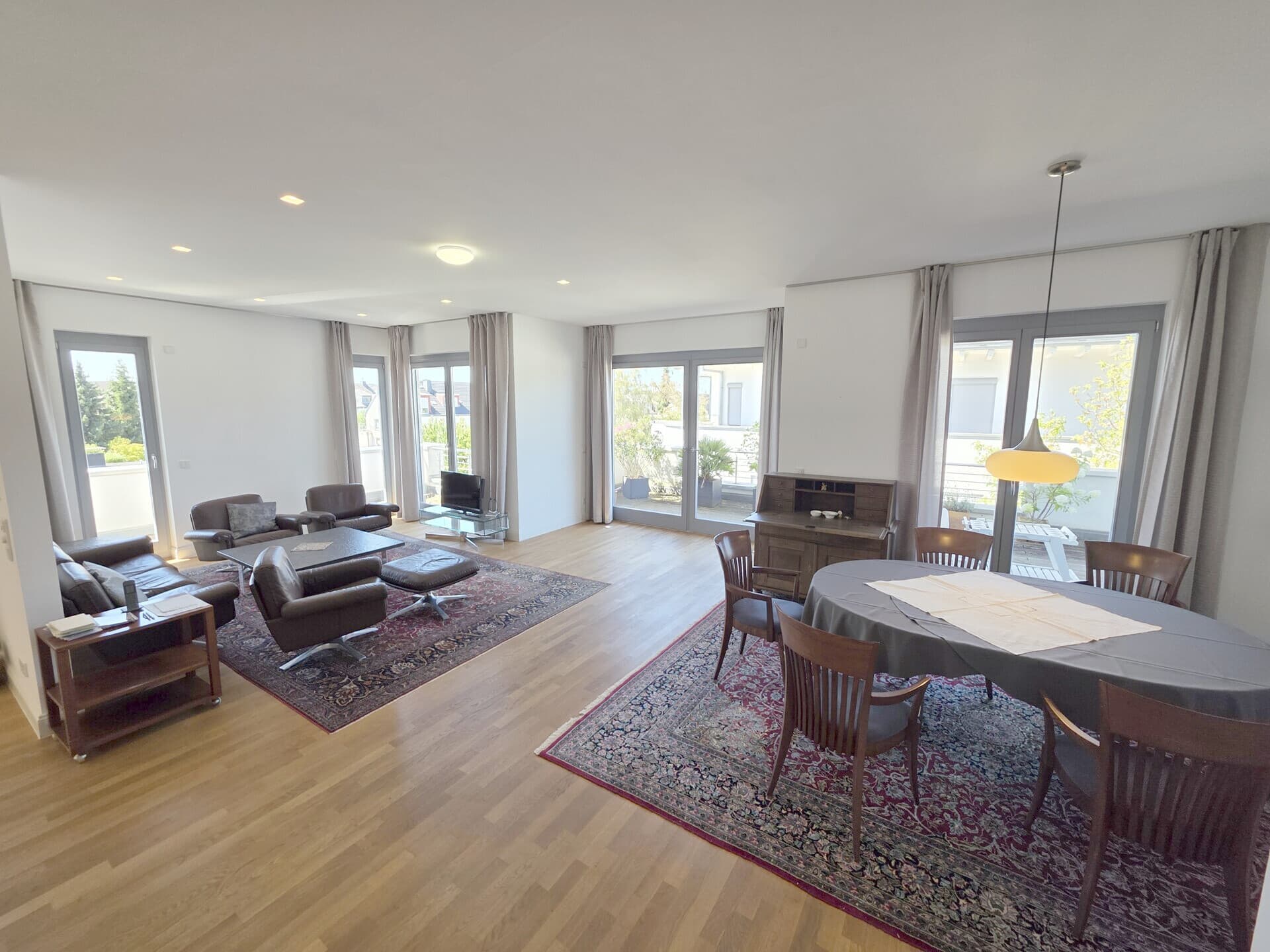 Sankt Augustin-Hangelar: Helles, barrierefreies Penthouse - Aufzug & Tiefgarage