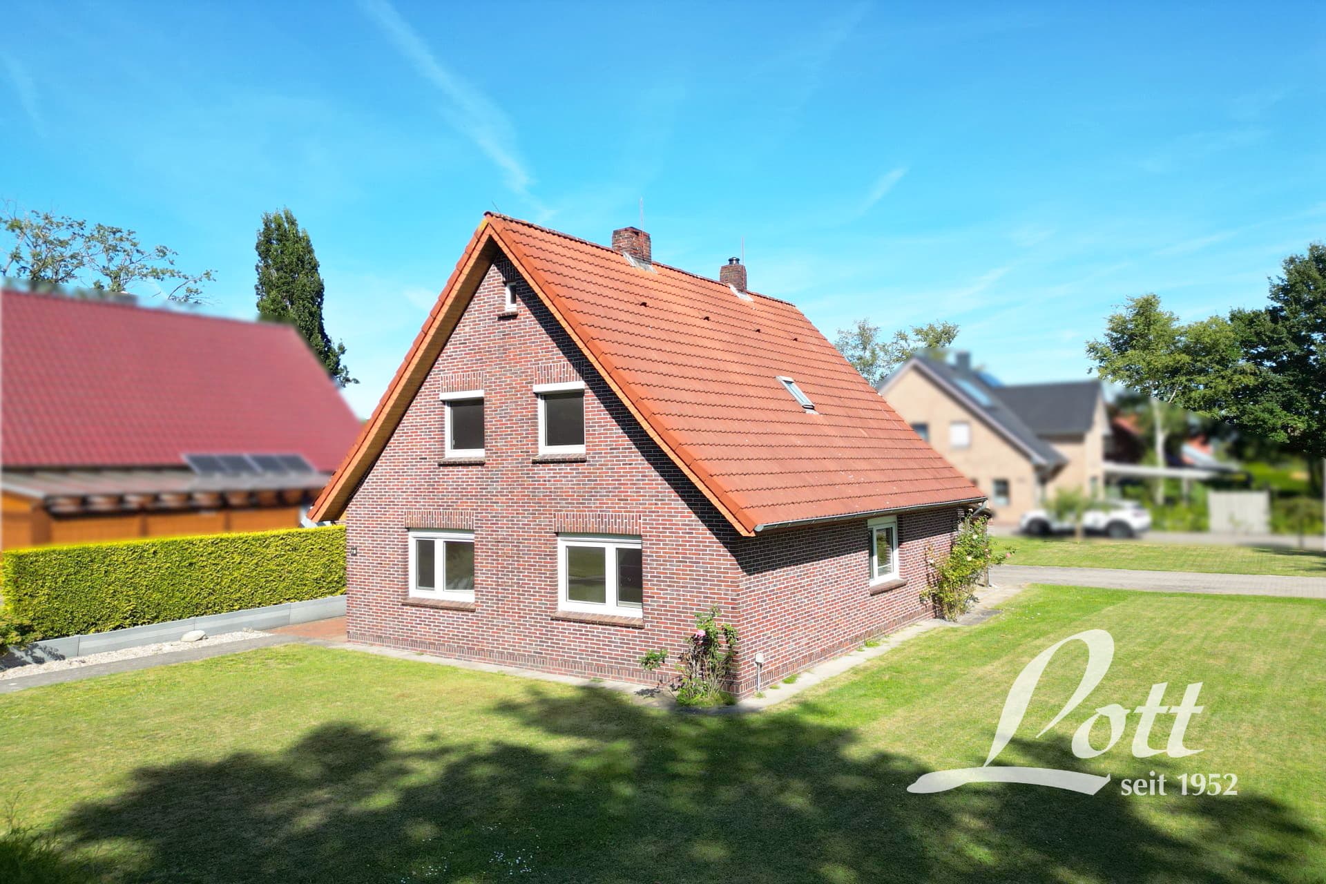 +++ Einfamilienhaus mit Carport und durchdachter Raumaufteilung in zentraler Kanallage von Augustfehn! +++