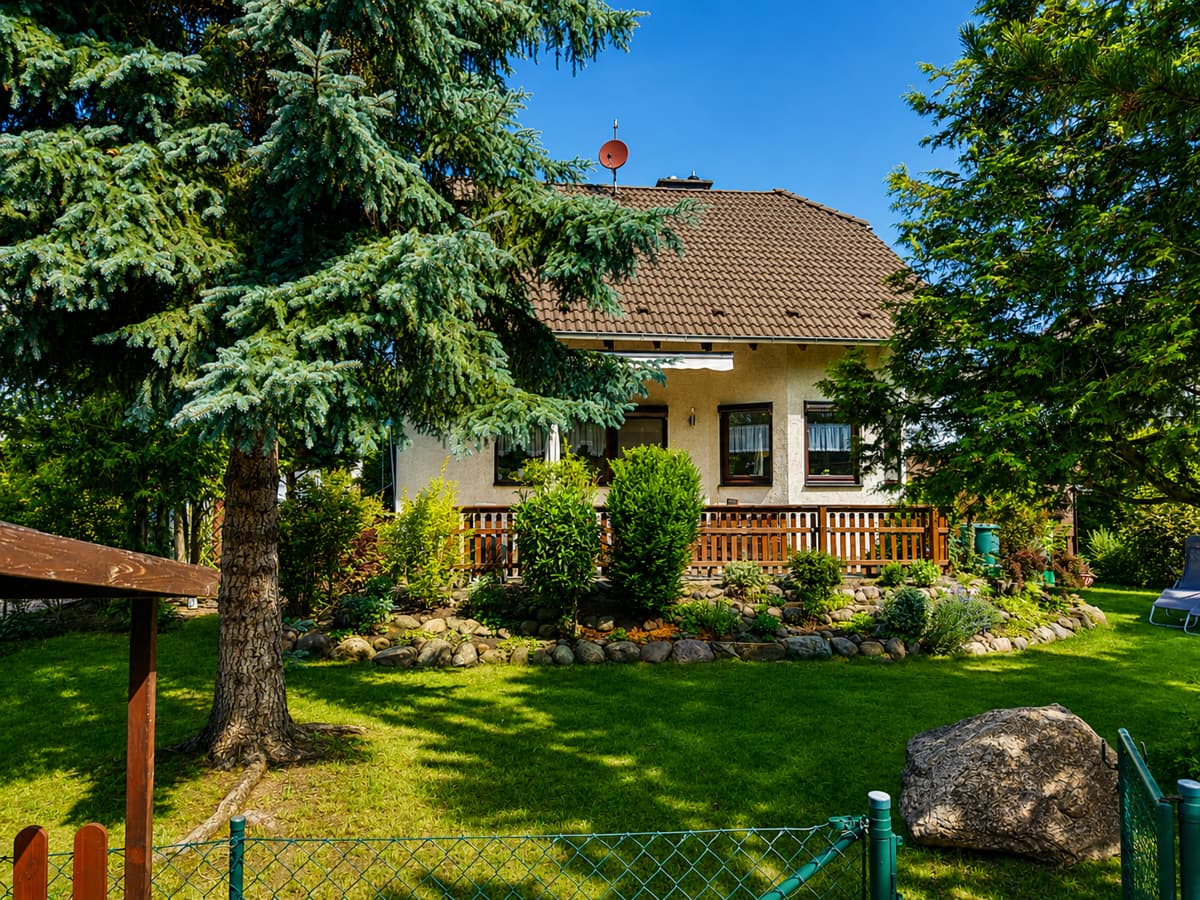 Freistehendes Einfamilienhaus mit Terrasse, Garten und hervorragender Anbindung – Wohnen im Ortsteil Zwintschöna