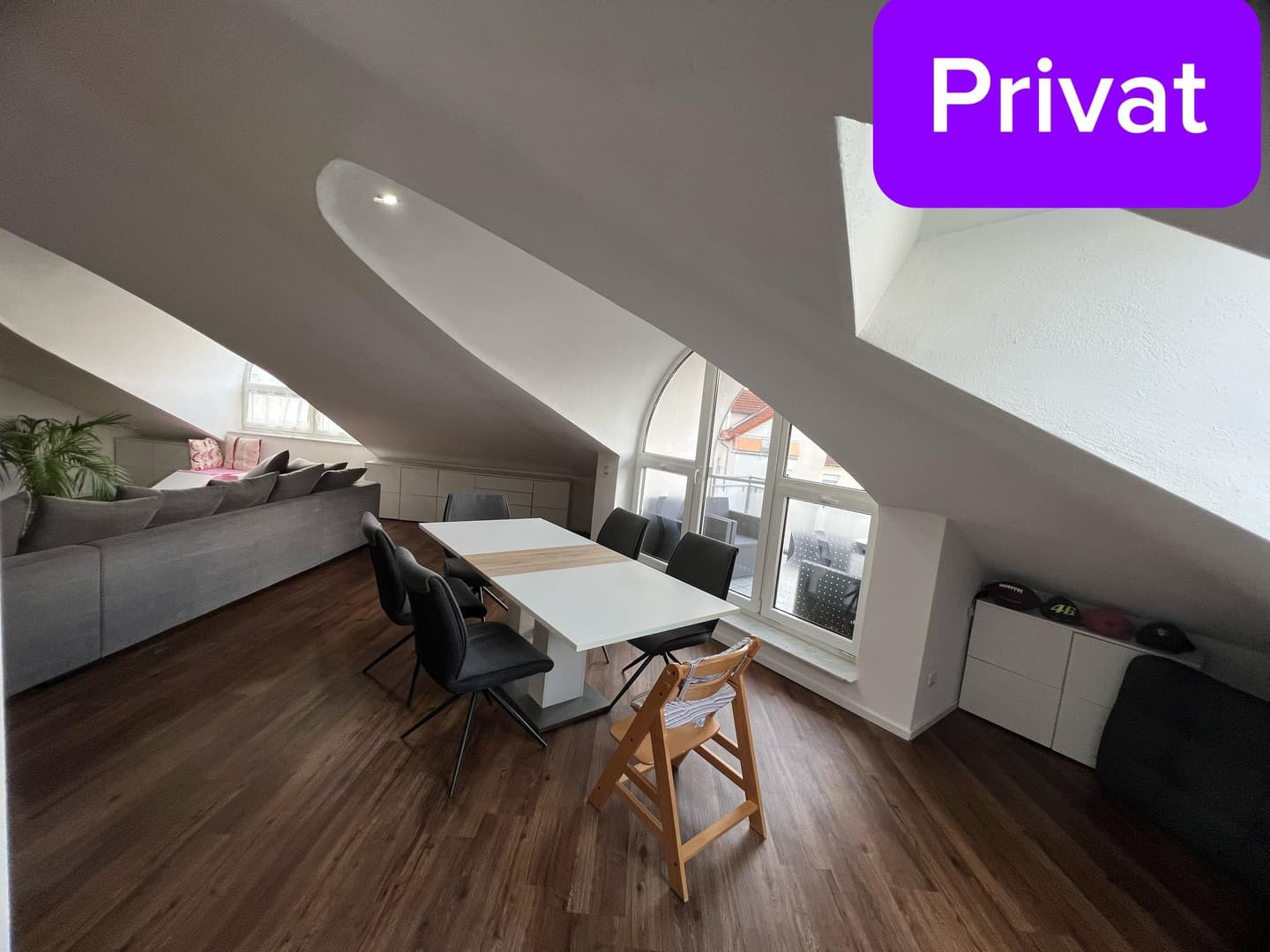 Großzügige 4-Zimmer-Wohnung mit über 3 m Deckenhöhe, 2 Balkonen & 2 Stellplätzen