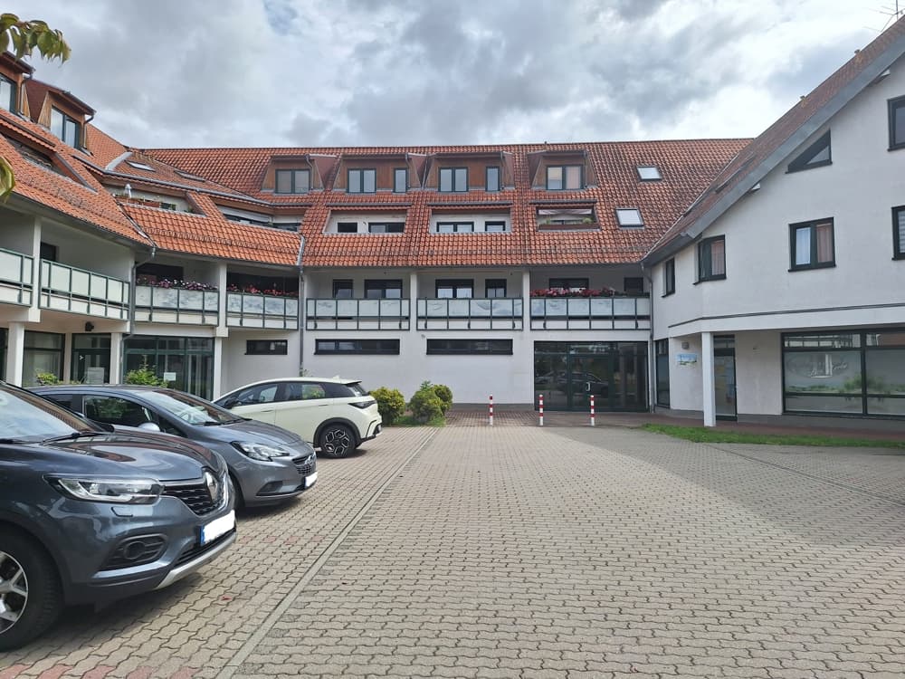 Individuell geschnittene 2-Raum Dachgeschosswohnung mit neuer Einbauküche in Lebus!