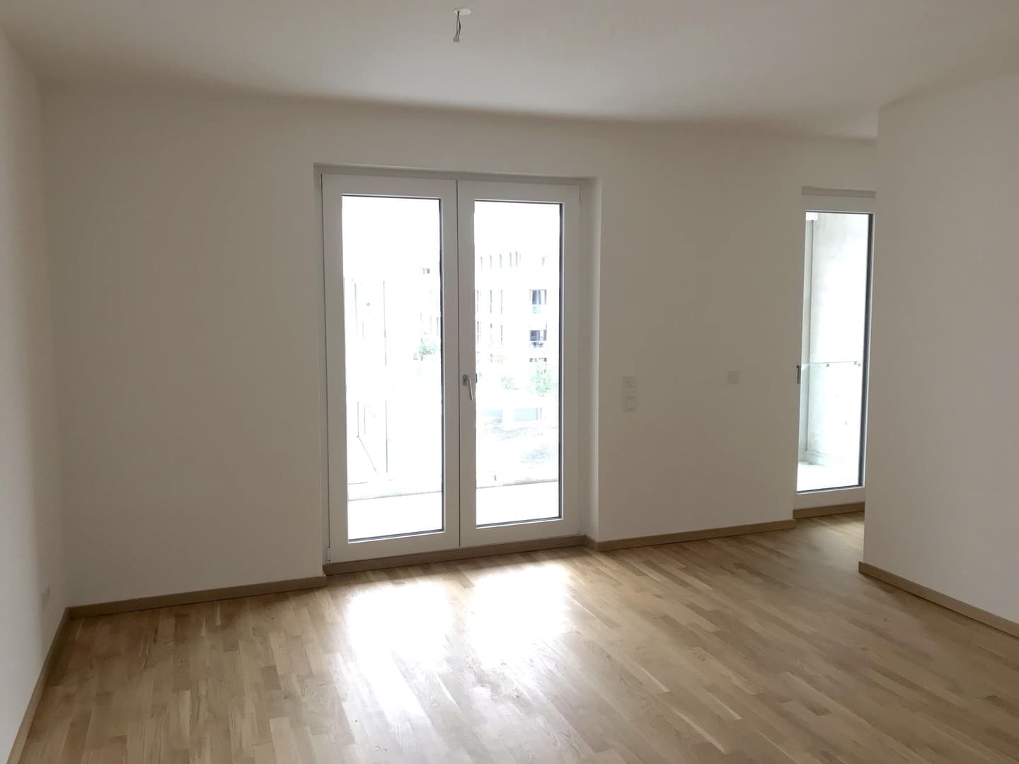 Gelegenheit: neue wunderschöne 1,5 Zimmer für Single, riesiger Balkon-221