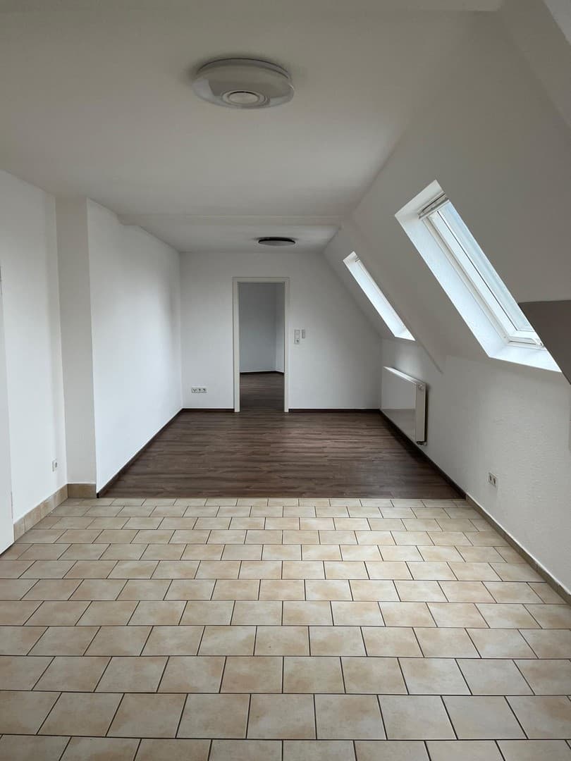 Attraktive 2-Zimmer-Dachgeschosswohnung in Ludwigshafen am Rhein