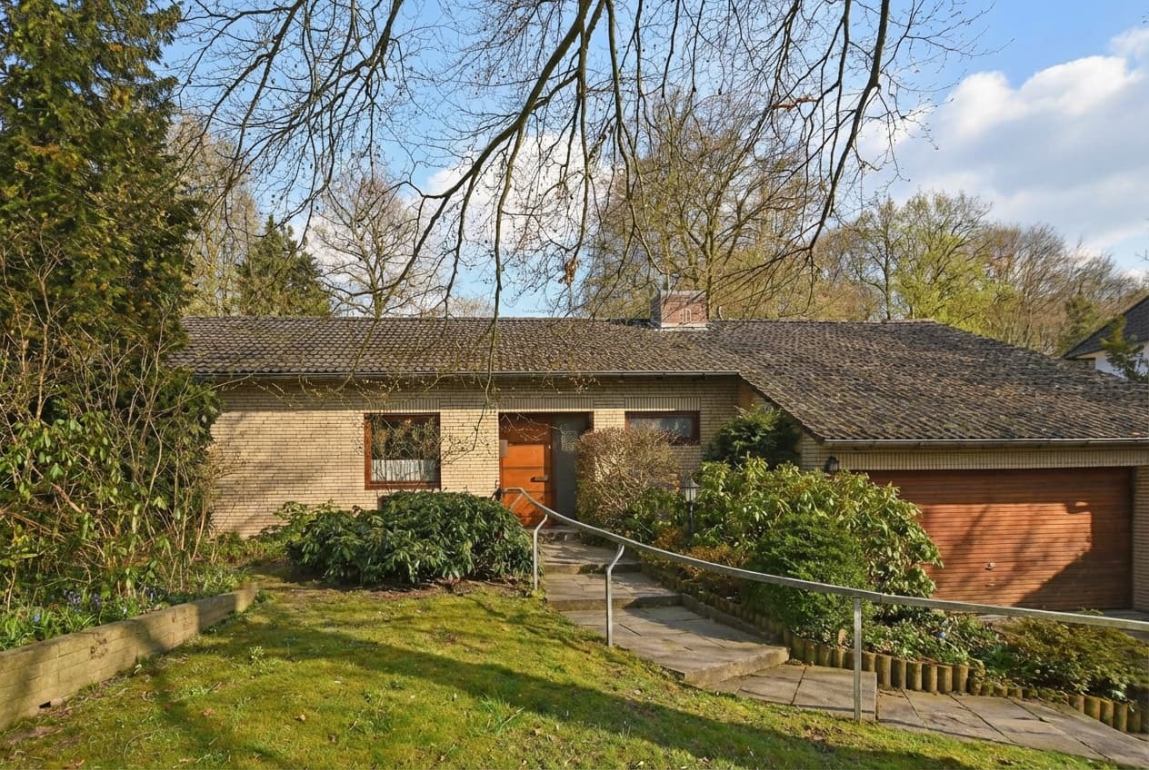 Großzügiges und gepflegtes Ein/Zweifamilienhaus in begehrter Lage von Hamburg Heimfeld.