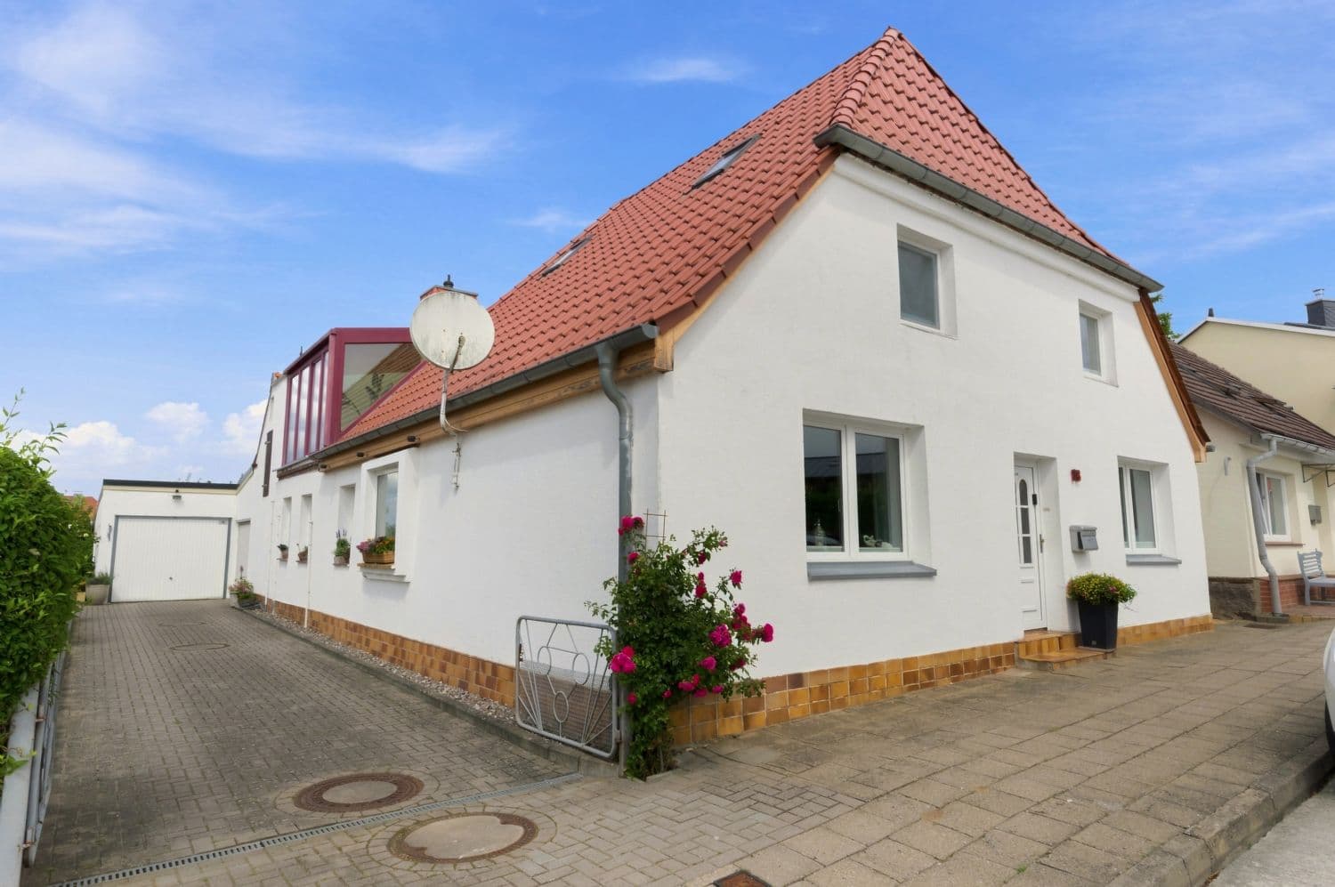 RAUM FÜR FAMILIE. PLATZ FÜR IDEEN. EIN HAUS MIT GESCHICHTE IN OSTSEENÄHE.