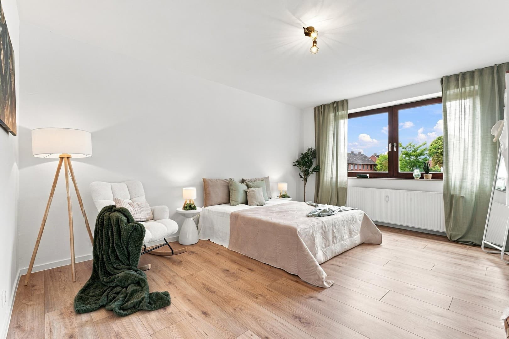 Sofort einziehen und wohlfühlen-Frisch renovierte zwei ZKB-Wohnung in 26123 Oldenburg-Donnerschwee