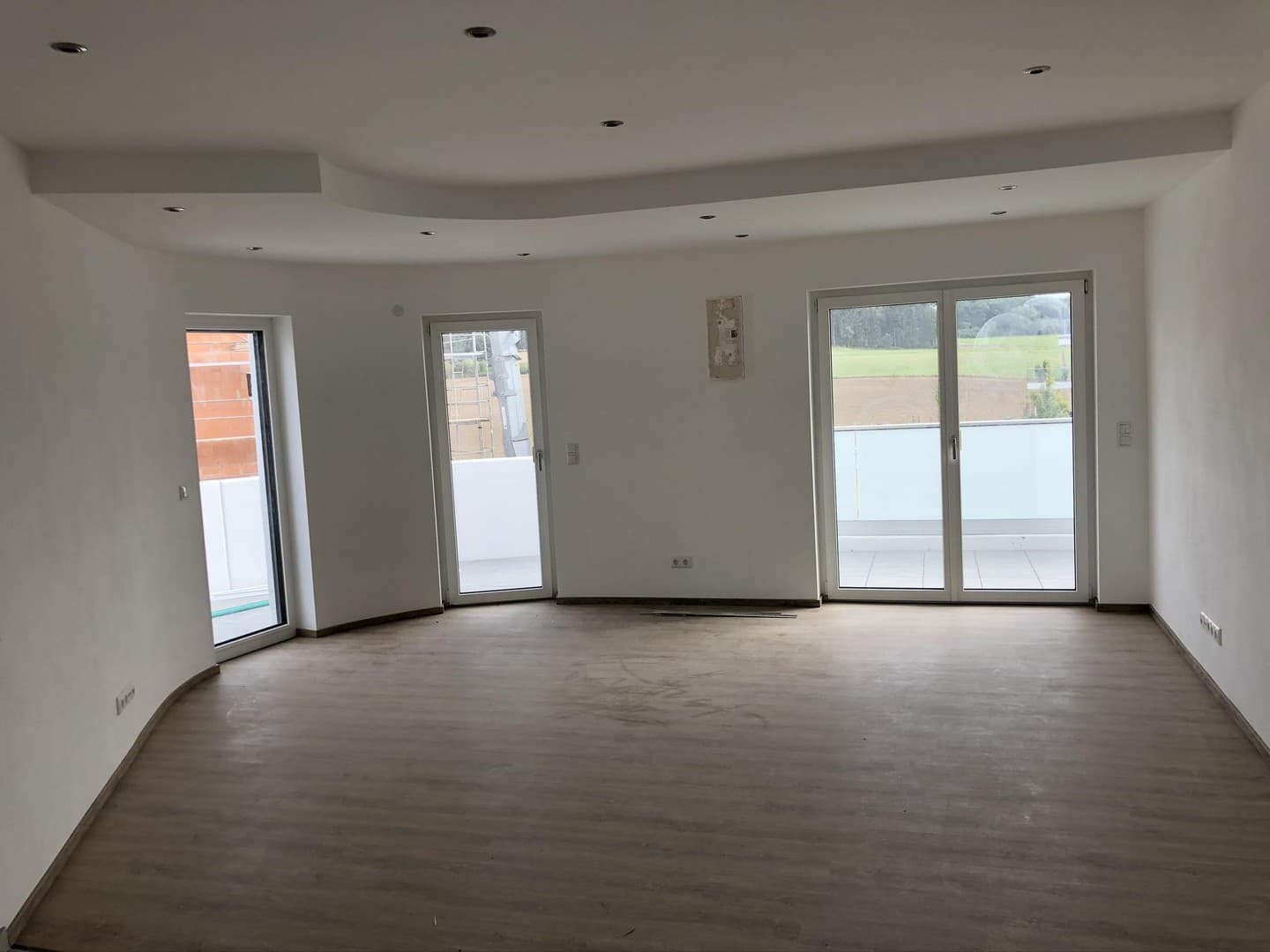 Exklusive 2-Zimmer-Wohnung mit 31 m² Südwestbalkon, Aufzug & Tiefgarage – KfW-55-Effizienzhaus