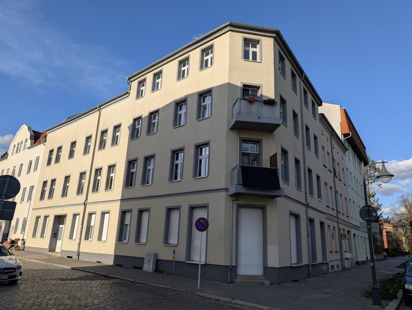 Schöne, frisch sanierte 2- Zimmerwohnung im 1 OG