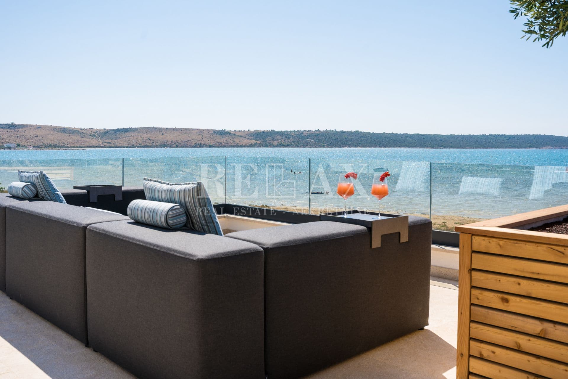 Umgebung von Zadar, Ljubač – eine beeindruckende Villa am Strand